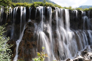 壮观瀑布自然美景