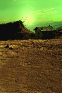 黄昏下的原野与小屋