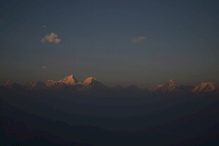 高空俯瞰云端壮美景色