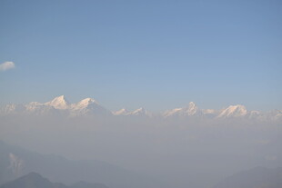 蓝天云海远景图