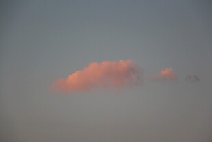 天边的一抹橙红云