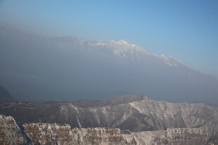 远山雪景 壮丽自然景观