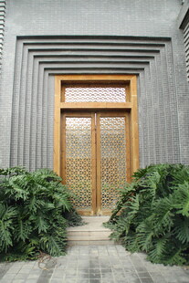 中式庭院木质双开门景观