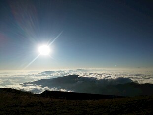日出云海壮丽景观