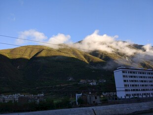 山景与建筑相映成趣