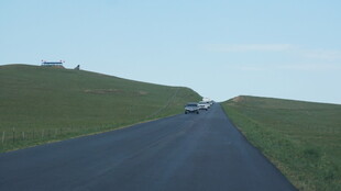 公路上行驶的车辆