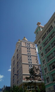 城市中高耸的特色建筑