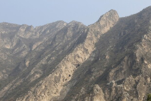 巍峨壮丽的连绵山脉