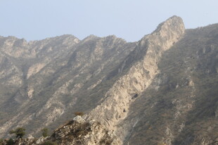 巍峨壮丽的山脉景观