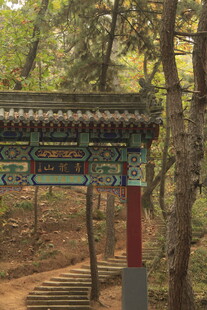 林间古牌坊 尽显古韵风姿