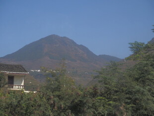 山间景色 远处山峦与植被