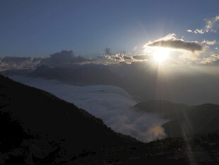 日出云海壮丽景观