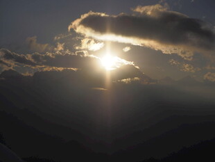 日落时分的壮丽天空景象