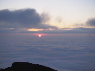 云海之上的壮丽日出
