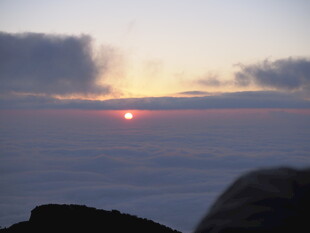 山顶观绝美日出景象