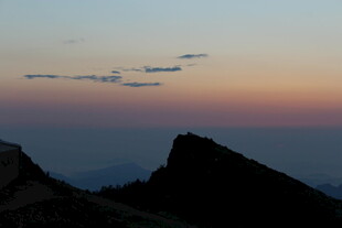 日落时分的壮丽山景