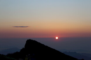 山顶观壮丽日落美景