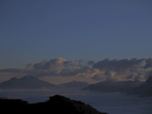 黄昏时分的山海云雾景观