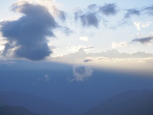 山间云海日出美景