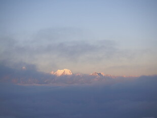云海之上的壮丽日出景象
