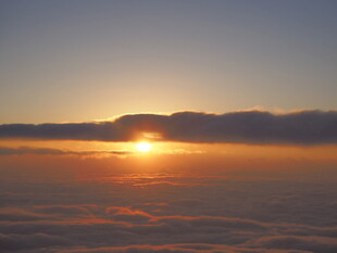 云海之上的壮丽日出