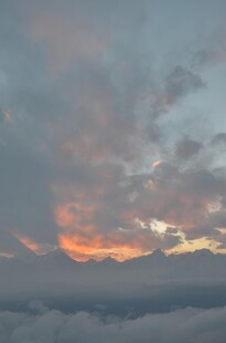 云海之上的绚烂日出