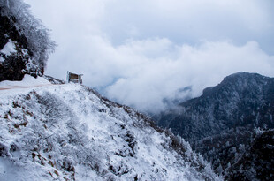 雪山之巅的壮丽景致