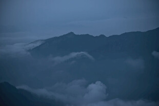 山间云海 朦胧壮美之景