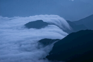 山间云海壮丽景观