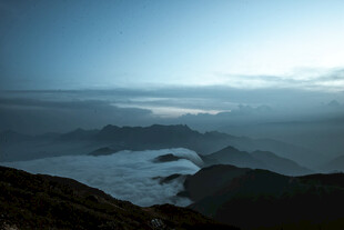 高山云海壮丽景观