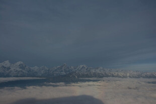 高空俯瞰云海壮丽景观