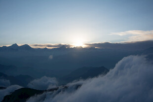 云海之上的壮丽日出