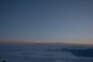 云海之上的绚丽日出景象