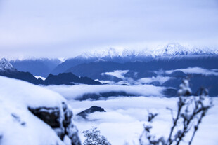 冬日雪山壮丽风景