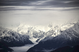 壮丽雪山云海景观