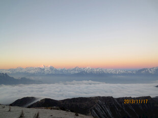 高山云海日出壮丽景观