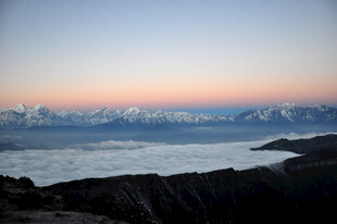 壮丽云海与远山景观