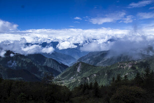 壮丽山峦云海景观