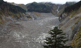 壮丽山谷河流景观