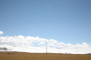蓝天旷野 白云悠悠