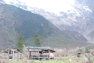 山间木屋 静享自然之美