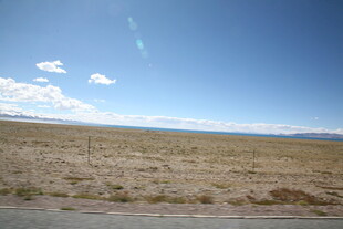 广袤旷野的蓝天风景