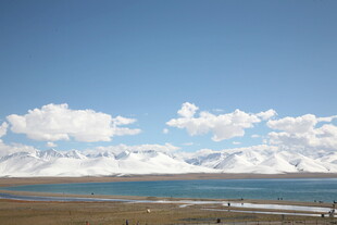 西藏壮美湖泊雪山风光