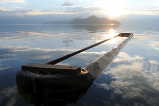 海上栈桥迎日出美景