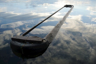 空中悬浮的神秘船只