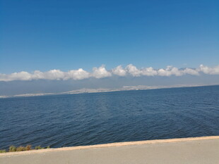 海边蓝天碧波美景