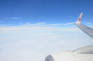 机窗外的云端美景