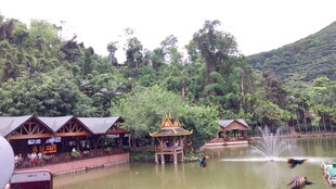 湖畔木屋景致 自然风情