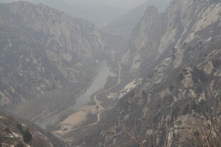 壮丽峡谷山水景观