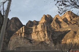 夕阳下的壮丽山峰